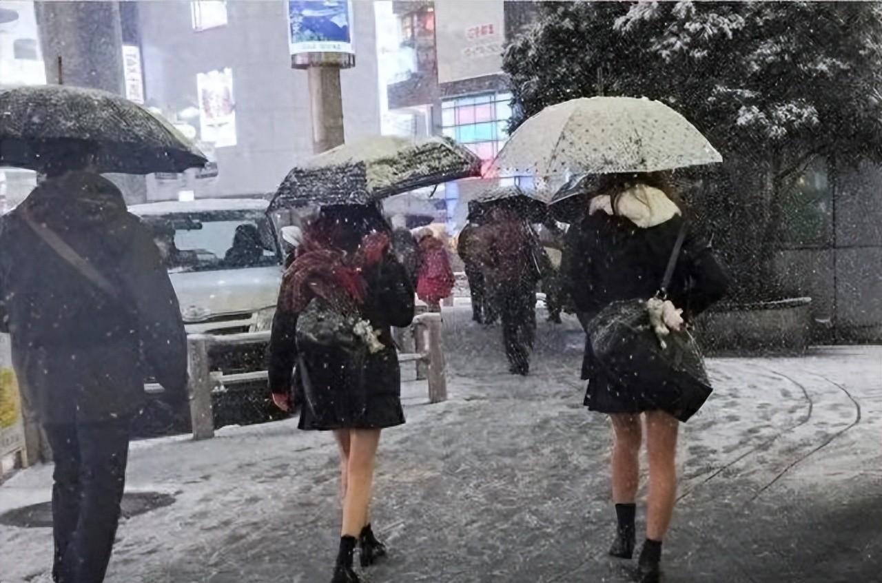 日本人冬天没有集中供暖，最低气温达到零下，他们是如何度过的？
   
在北海道的