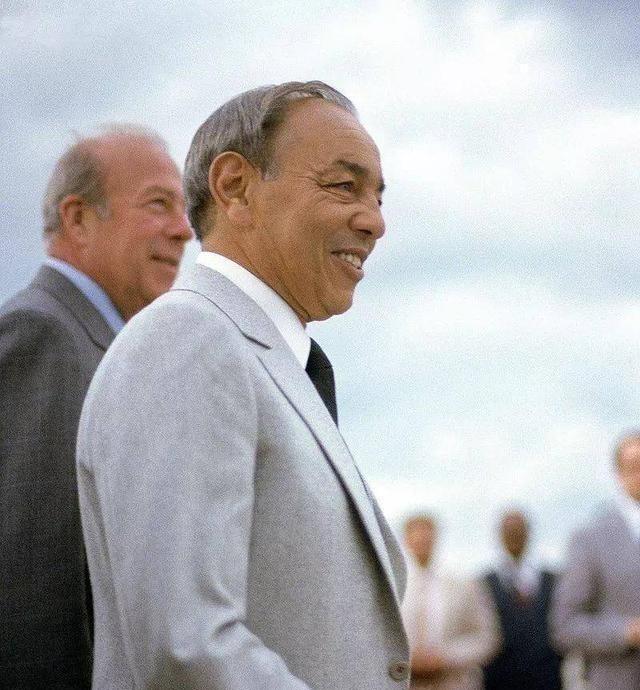 1972年，摩洛哥国王乘坐专机紧急回国，不料被6架美制F-5战斗机猛攻，专机被打