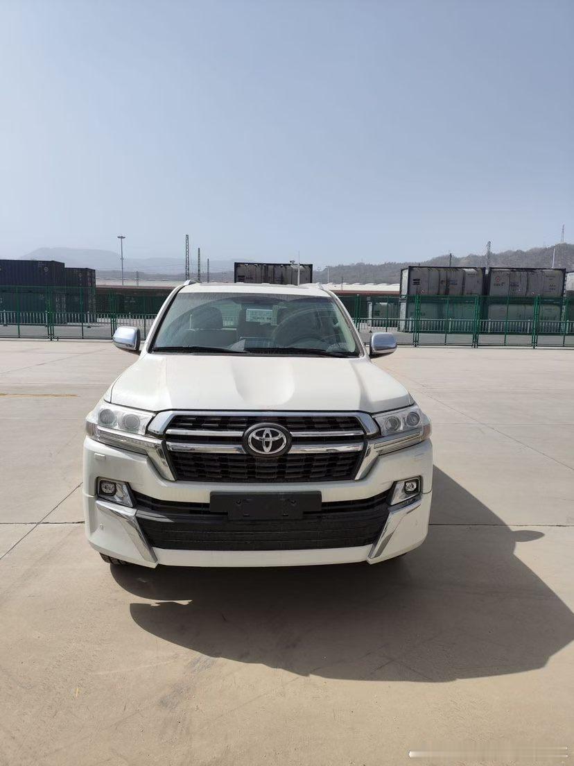 酷路泽5700 21款 VXR 💰157开走 8气囊、丝绒座椅、20寸刀锋轮、