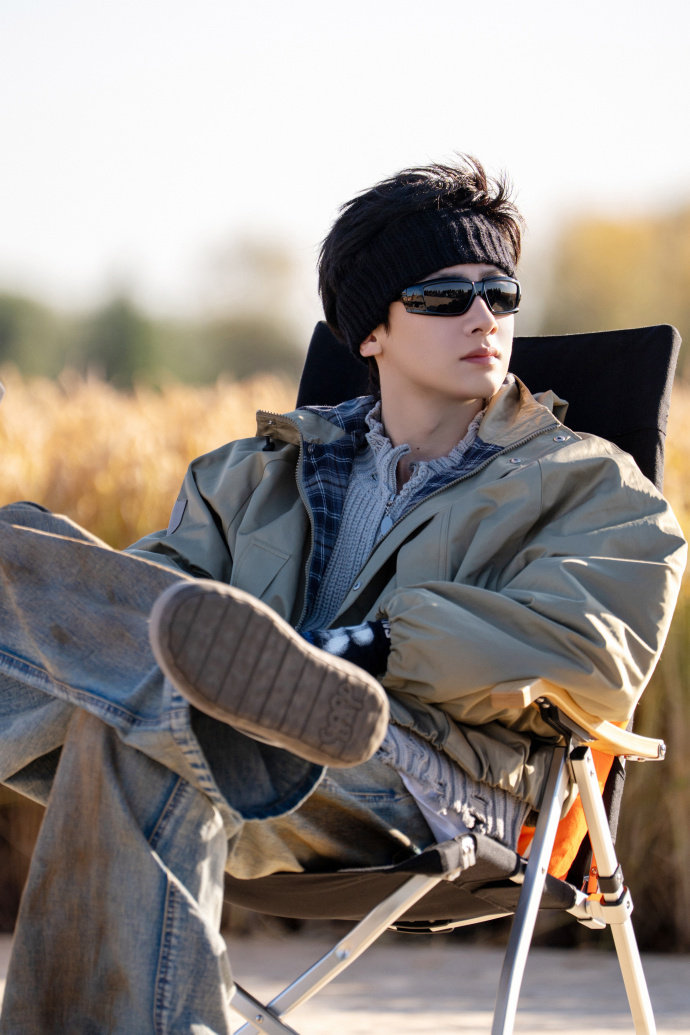 白敬亭的老鼠干，白敬亭发问号艾特现在就出发，素谁给我们小白弄得这个小东西，别说还