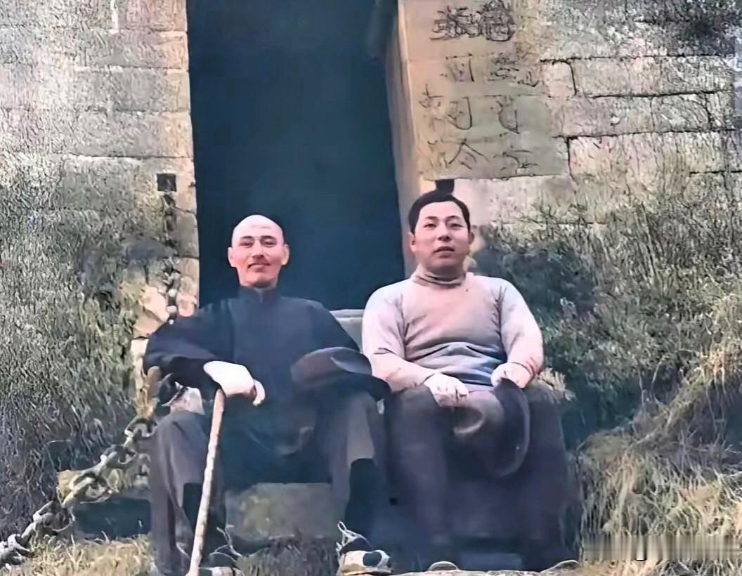 1936年西安事变和平解决后，张学良为促成抗日大局，亲送蒋介石返回南京，不料随即