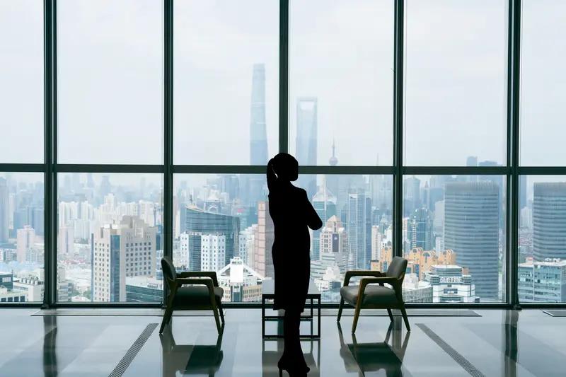 上海女高管月薪8万，却因“抠门”被全网嘲笑？看完她的账单，我沉默了……

朋友们