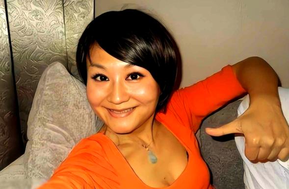 前央视主持人曹晴辞掉 “铁饭碗”，远嫁大 20 岁美国医生，常年挨揍只能吃剩饭，