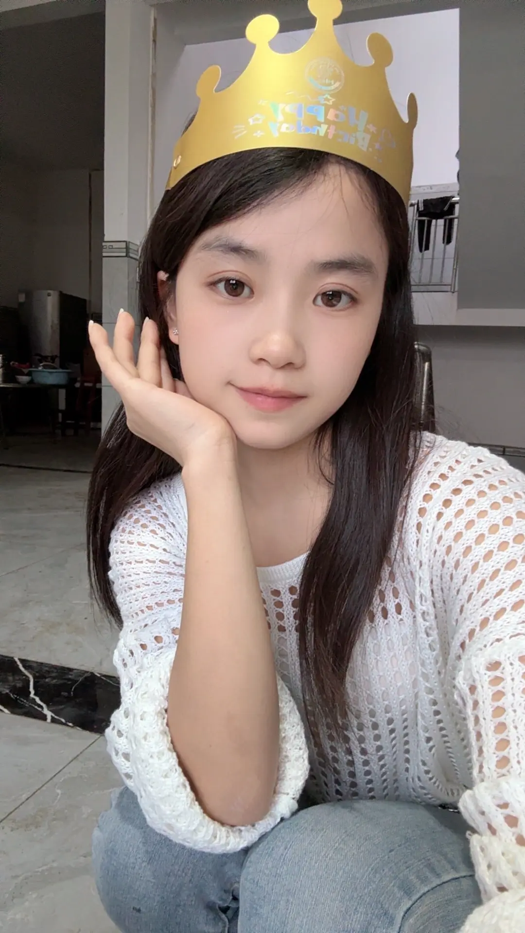 第一次生日有蛋糕，祝自己生日快乐，天天开心愿爱我的人和我爱的人每天都开心