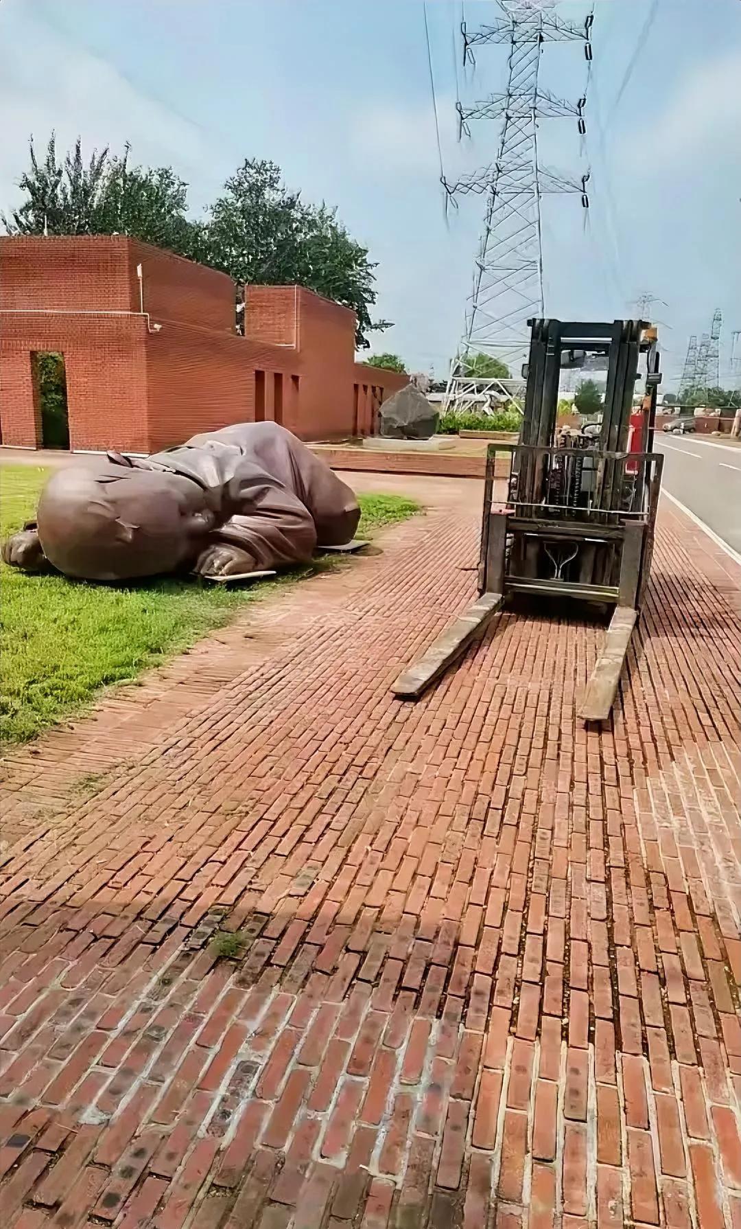 大快人心！北京岳各庄大地之子确已拆除，这就是民意的力量，支持大家继续举报这种造型