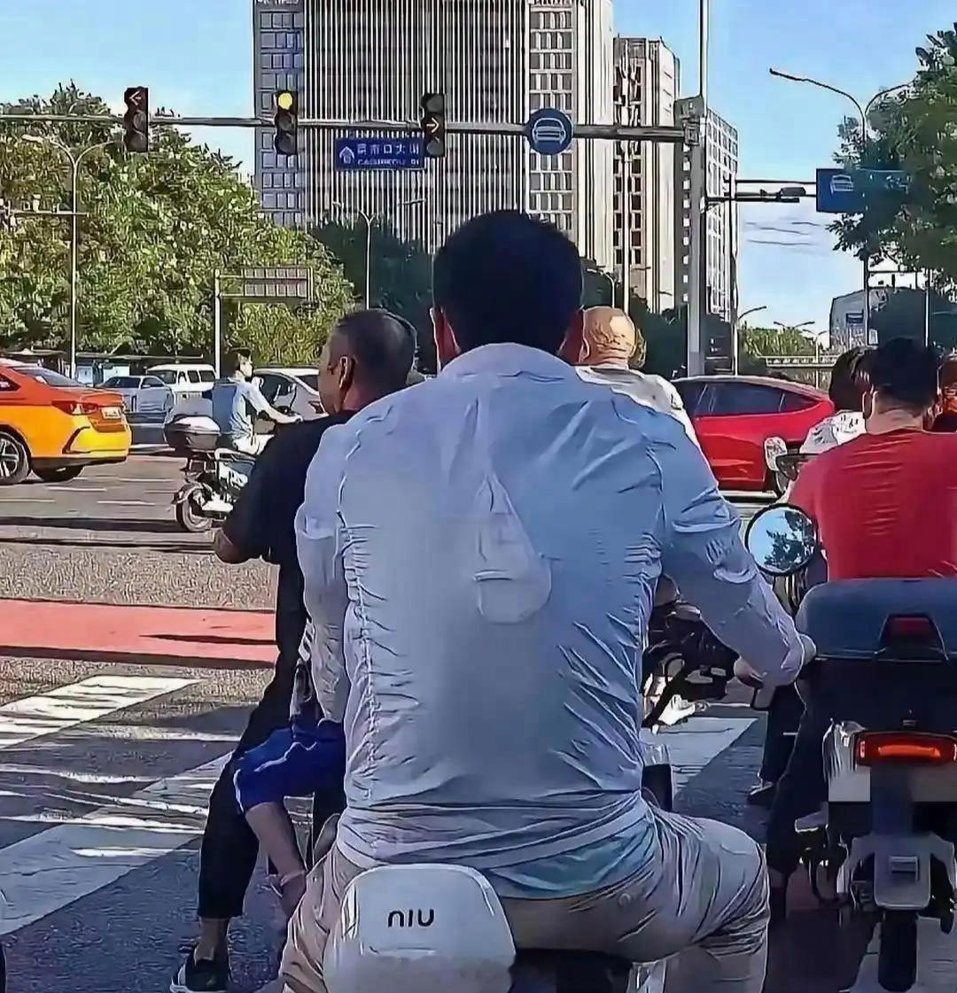 哥们这下稳了，全天下都知道你结婚这个事了 
