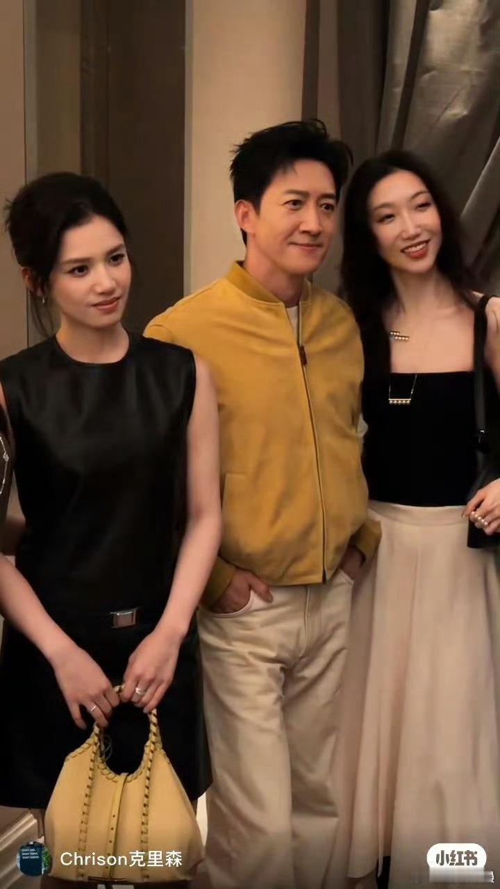 张婧仪王阳晚宴同框张婧仪澳门晚宴路透张婧仪王阳晚宴同框，可以可以，