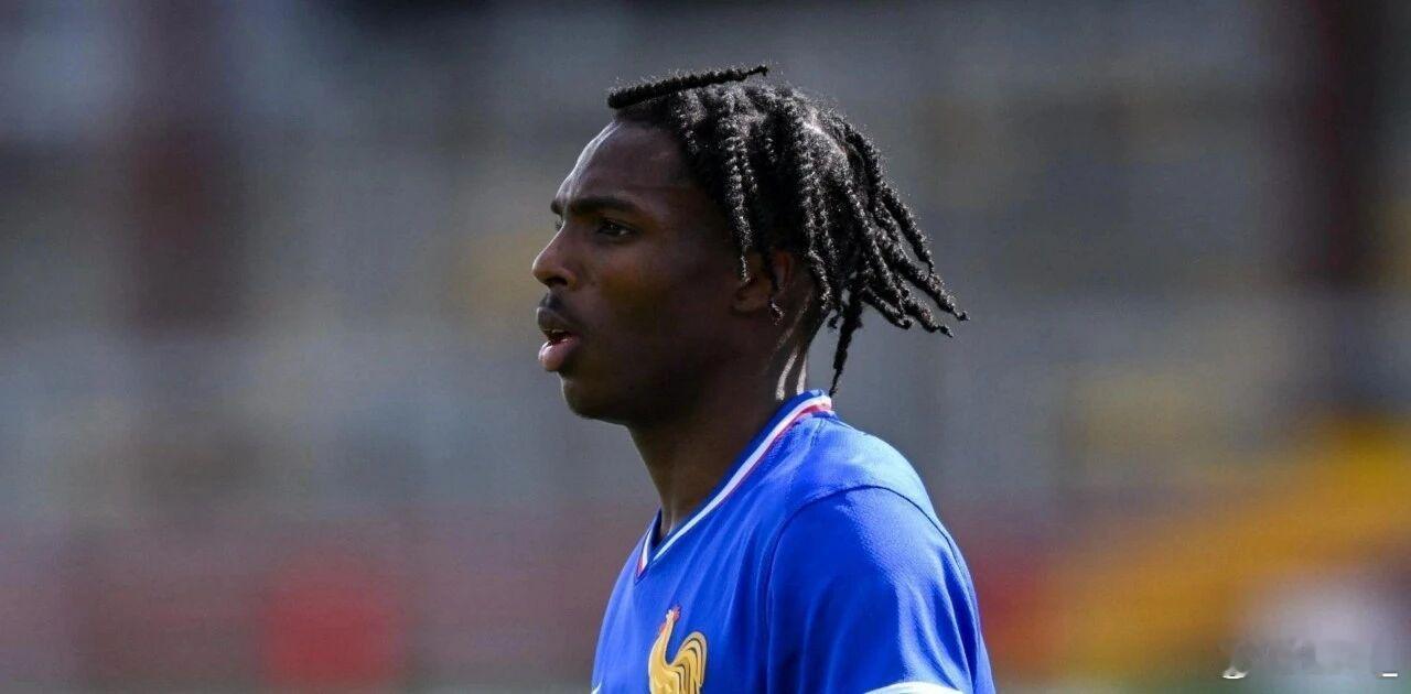 利物浦签下20岁雷恩后卫雅凯；据悉总价为6000万镑▼官方消息，利物浦签下雷恩后