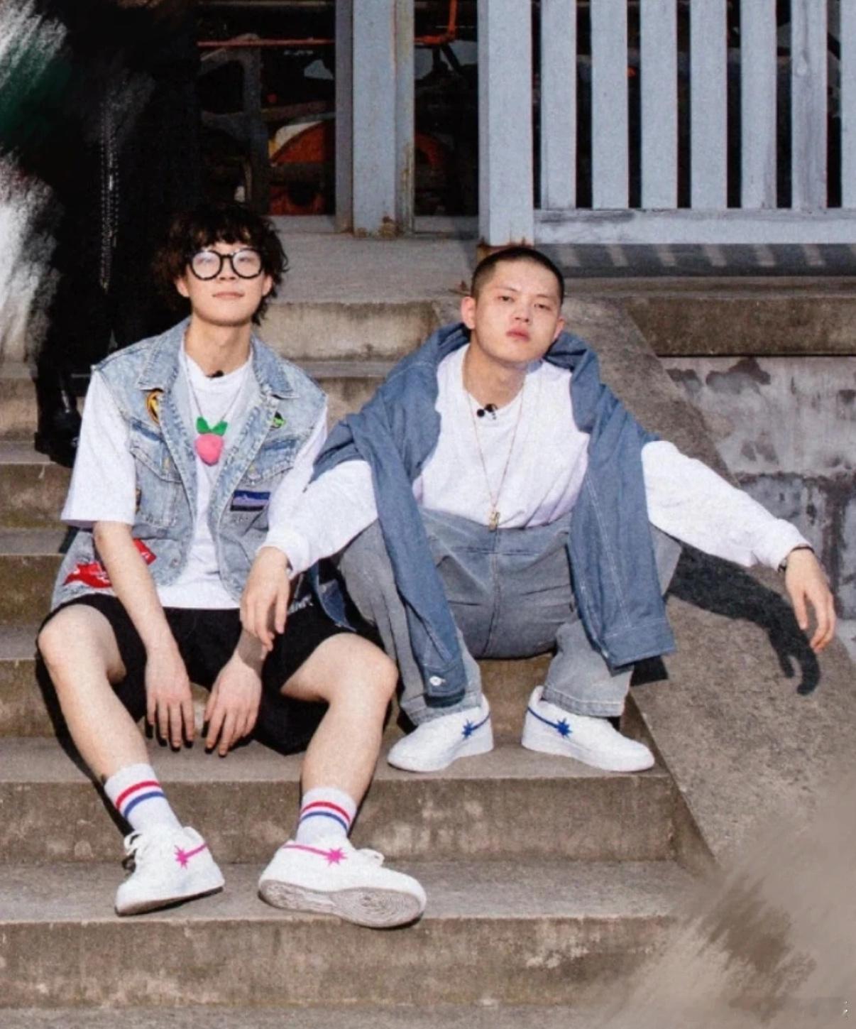 不知道什么时候才能再见Round2合体同台表演一次😭早安贰万我们不是一个咖位了