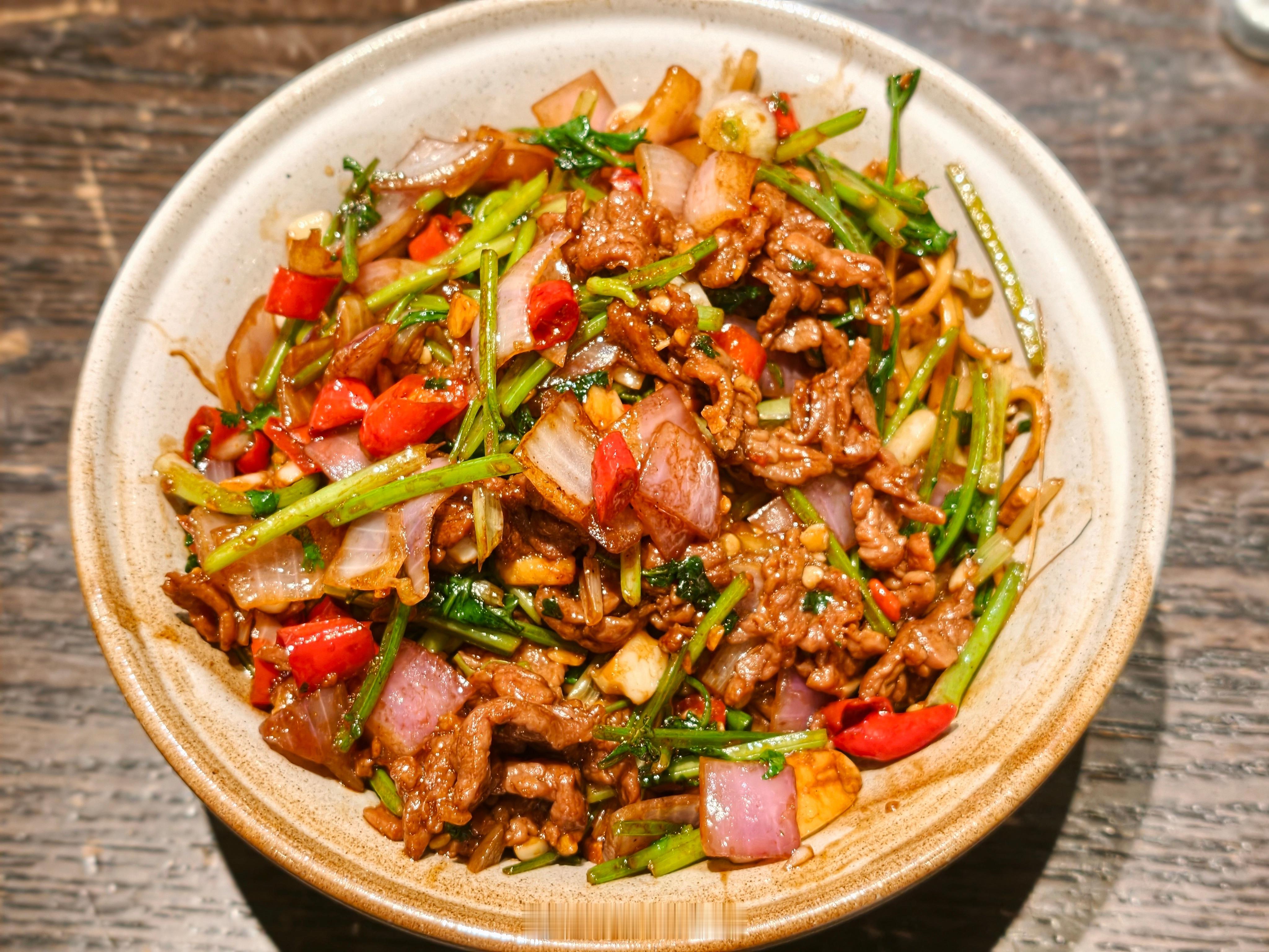 又来吃漂亮饭啦这份饭花了我50块钱你们觉得贵吗？ ​​​