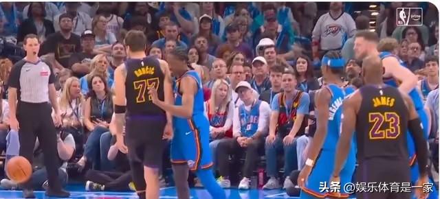 湖人不仅输球，连东契奇都受伤了
其实本场比赛，就算东契奇不伤也打不赢，一场比赛就