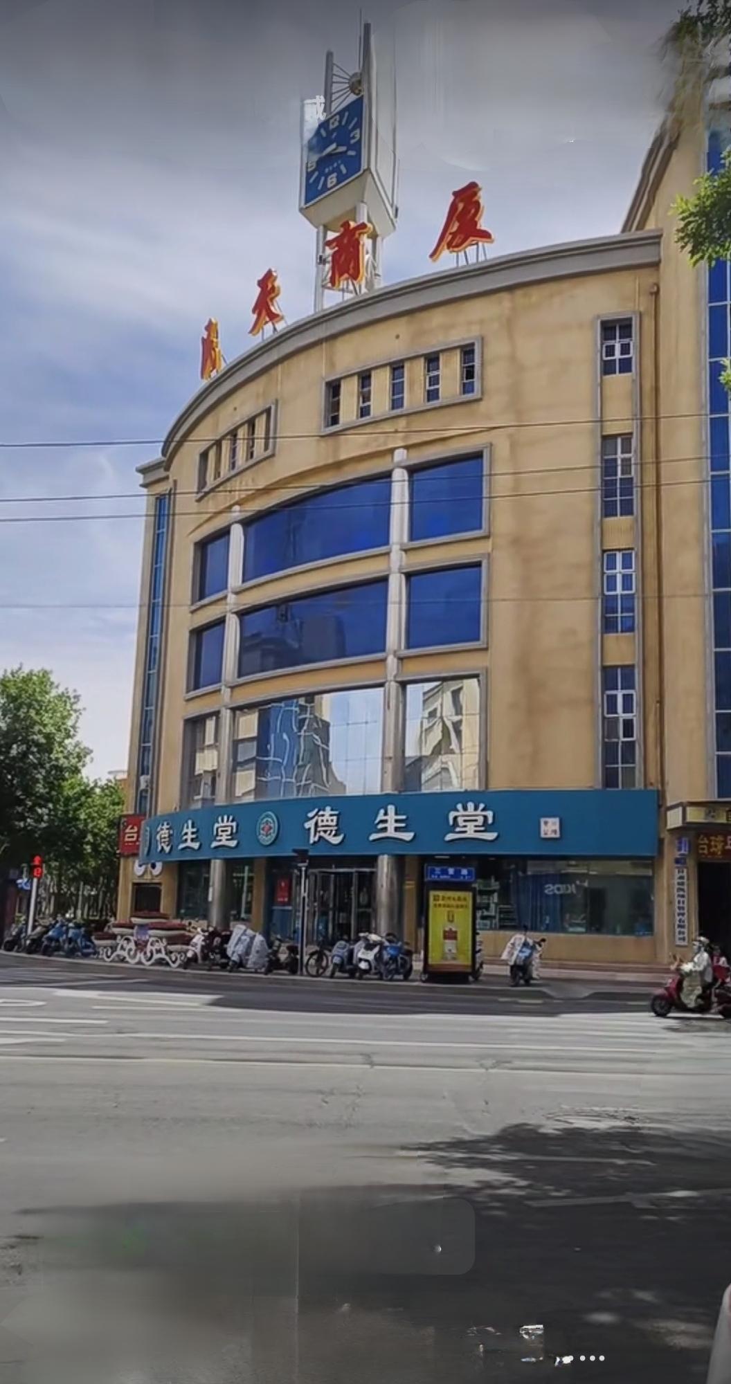 核心判断
2. 去商品化，重服务化：单纯搬运货物的门店（如传统的百货、超市）确实