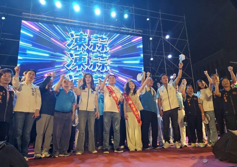 钟东锦竞选总部成立　郑丽文、柯文哲出席力挺

苗栗县长钟东锦今晚（13日）举行竞