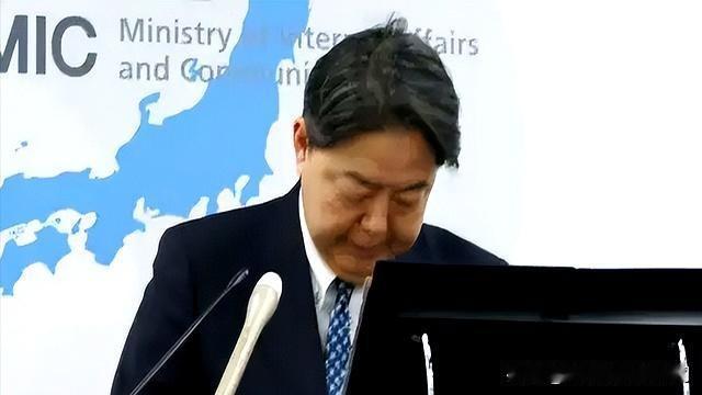 日本自民党正在找一条新的保命路线！

近日，正当日本首相高市早苗在欧洲参加G7峰