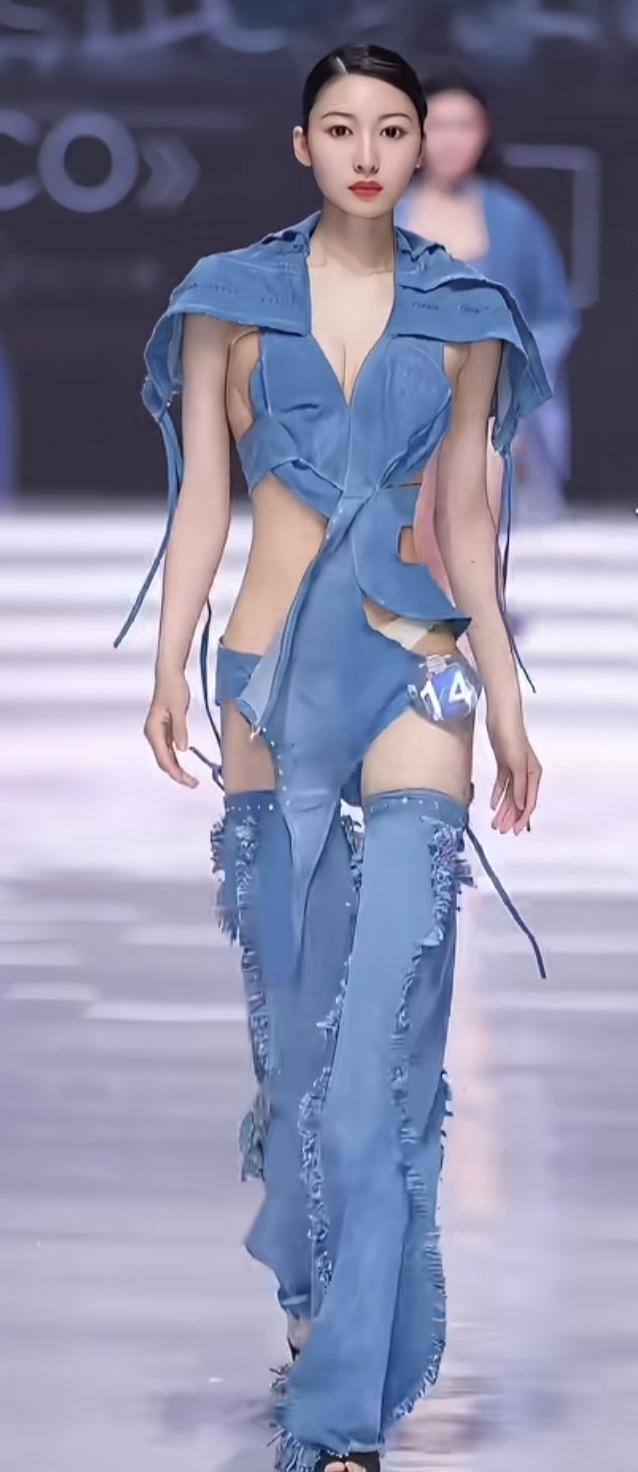 这身衣服适合什么场合穿呢？