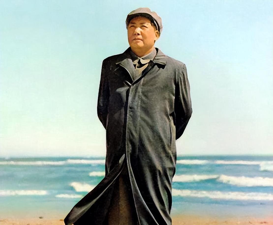 在《重读毛泽东》一书中，北大教授韩毓海形容毛主席的性格是“静若处子，动若蛟龙”。