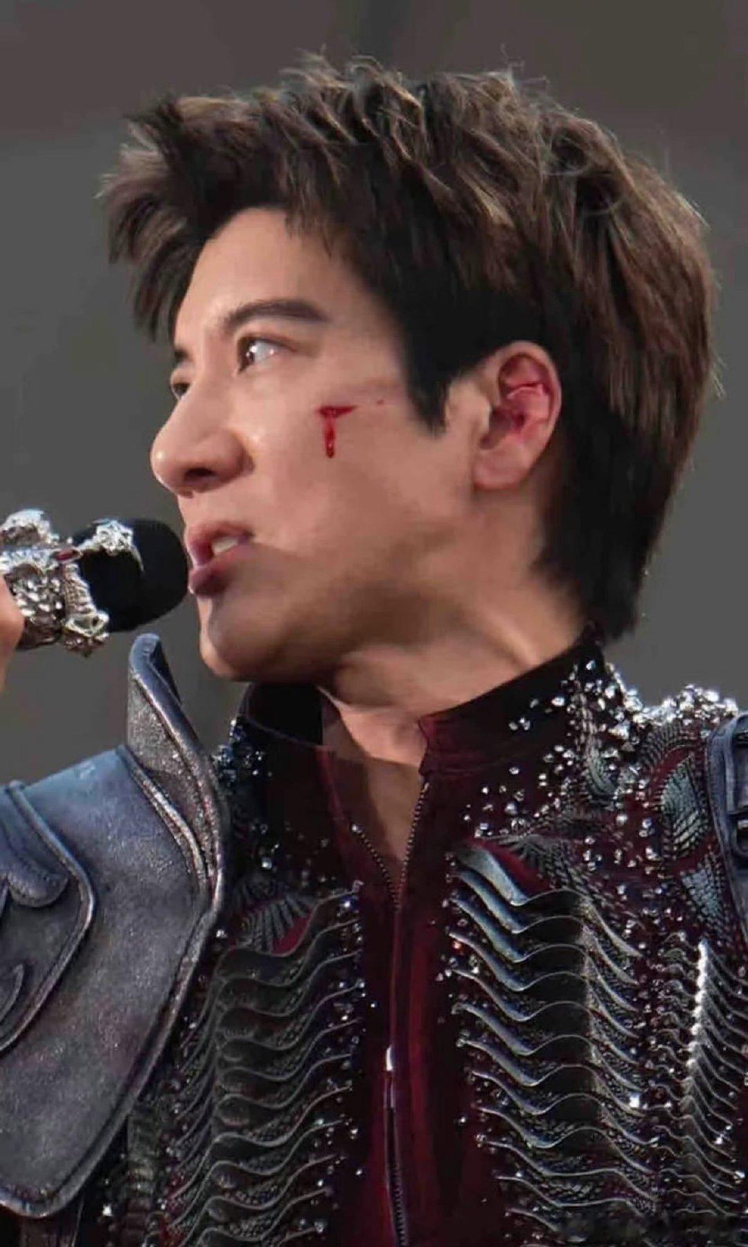 王力宏耳返都没法戴了王力宏好严重妈呀 