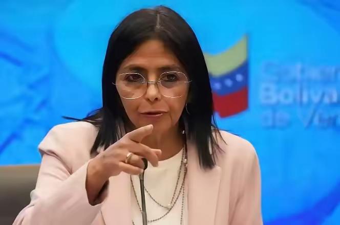 特朗普估计气的脸都青了
本以为把马杜罗抓走，委内瑞拉这下要彻底跪了。但他万万没想