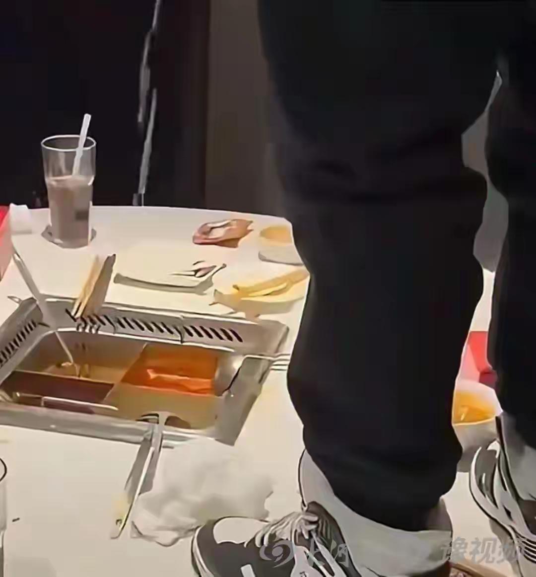 “一顿火锅换来220万的‘学费’，这可能是史上最贵的‘恶作剧’。

这个事情也告