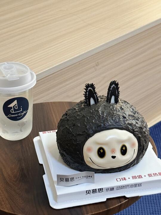 🤎贝慕思的 labubu 造型蛋糕太吸睛了！