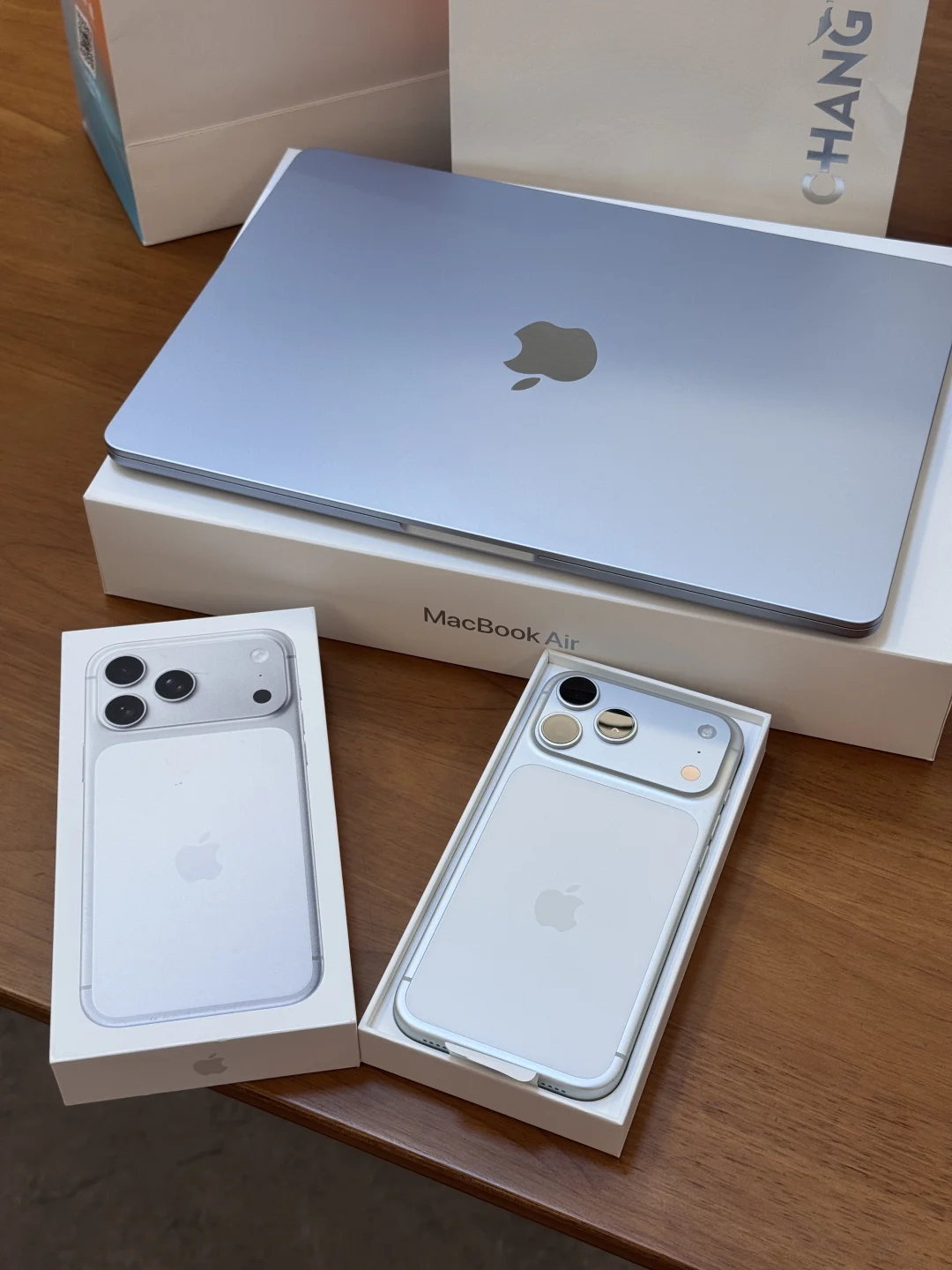 晚上去商场吃个饭花了2W