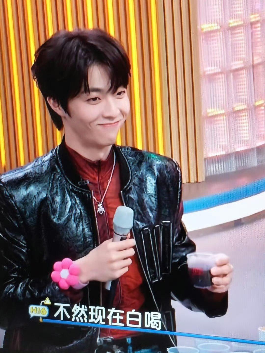 陈立农赶鸭子上架奈何真不会好呆萌好可爱啊 