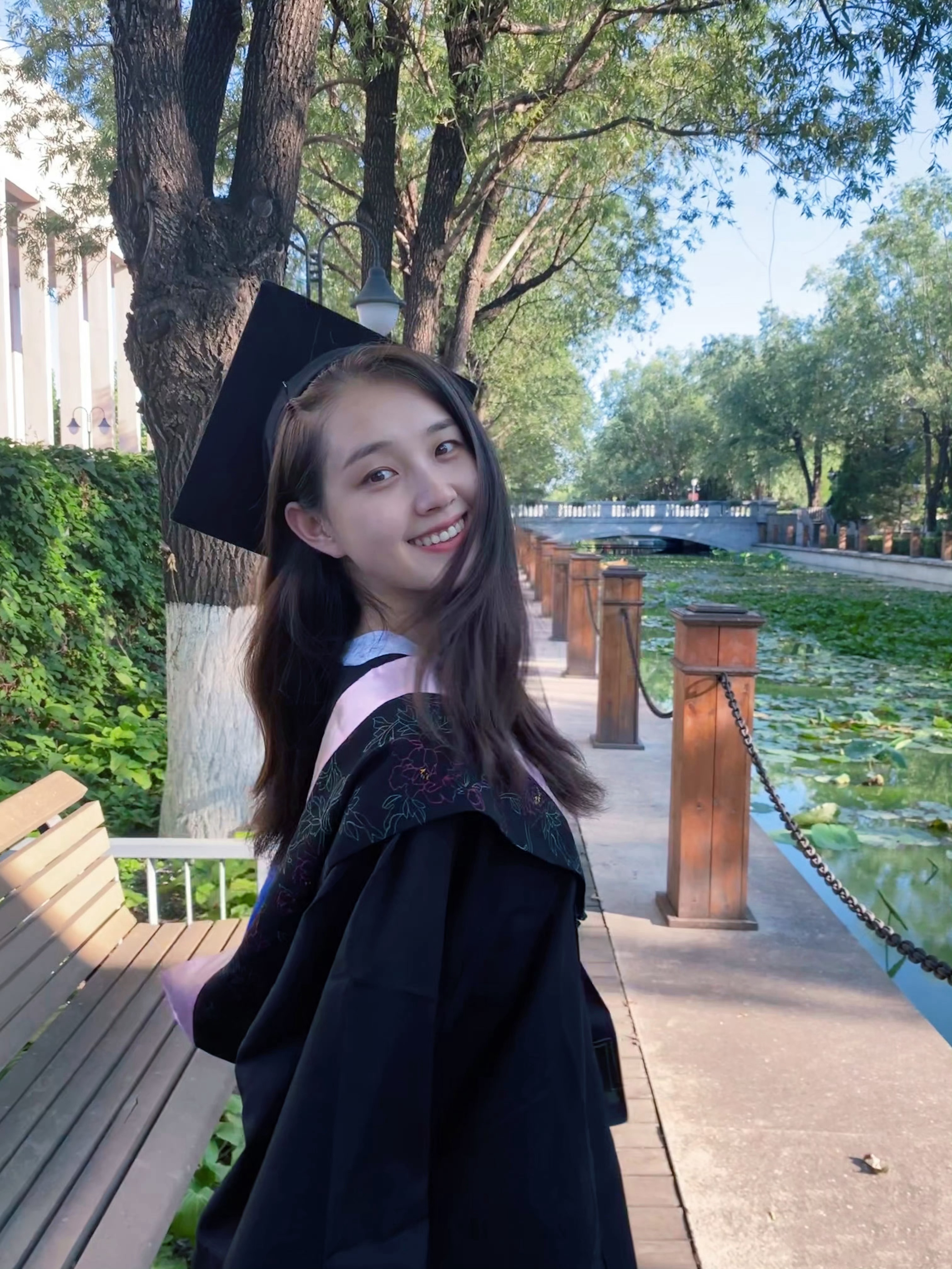 翻到我19年去中戏的照片 那时候小宇欣还在这上学 哎呀真是错位时空了🥹 