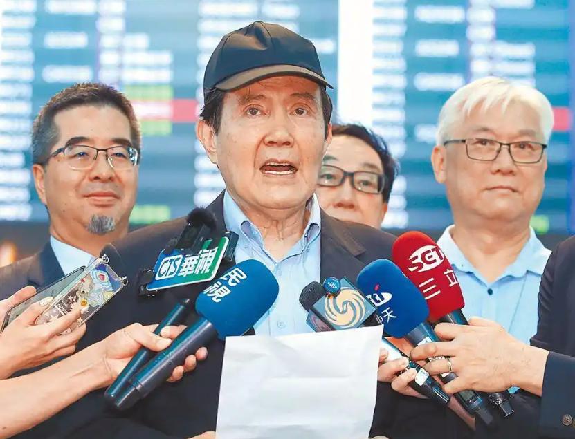 一场讲“两岸和平”的峰会，居然从头到尾不提统一，这不是奇怪，这是刻意。
台湾蓝营