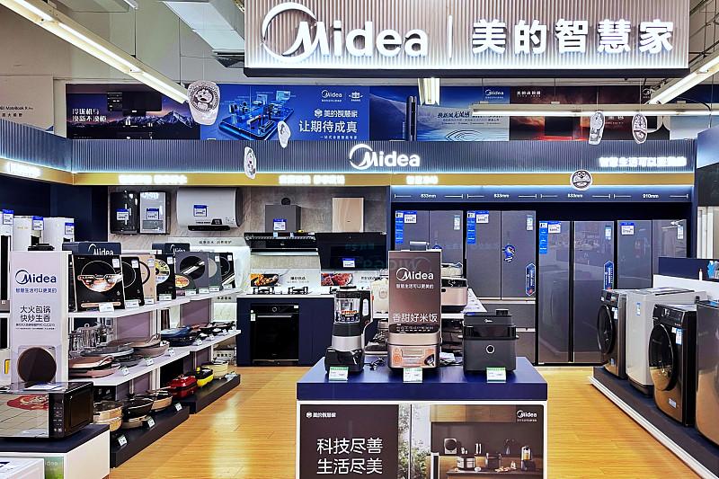 逛家电商场，美的品牌与海尔品牌的家电品类是最全的，几乎什么都有。一个有趣的现象，