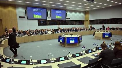 谁坑了泽连斯基？不是拜登也不是普京，是欧洲最坏的两个人。一个是英国前首相约翰逊，