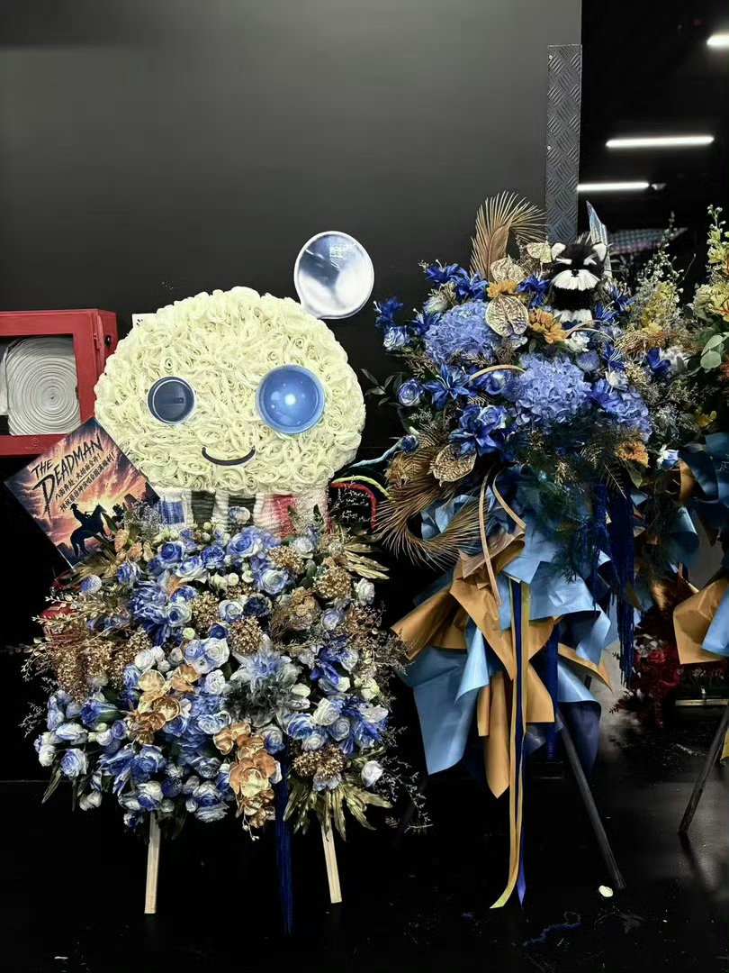 蔡徐坤巡演花篮蔡徐坤花篮蔡徐坤巡演花篮阵容好盛大！各色精致花篮整齐陈列，许多好友