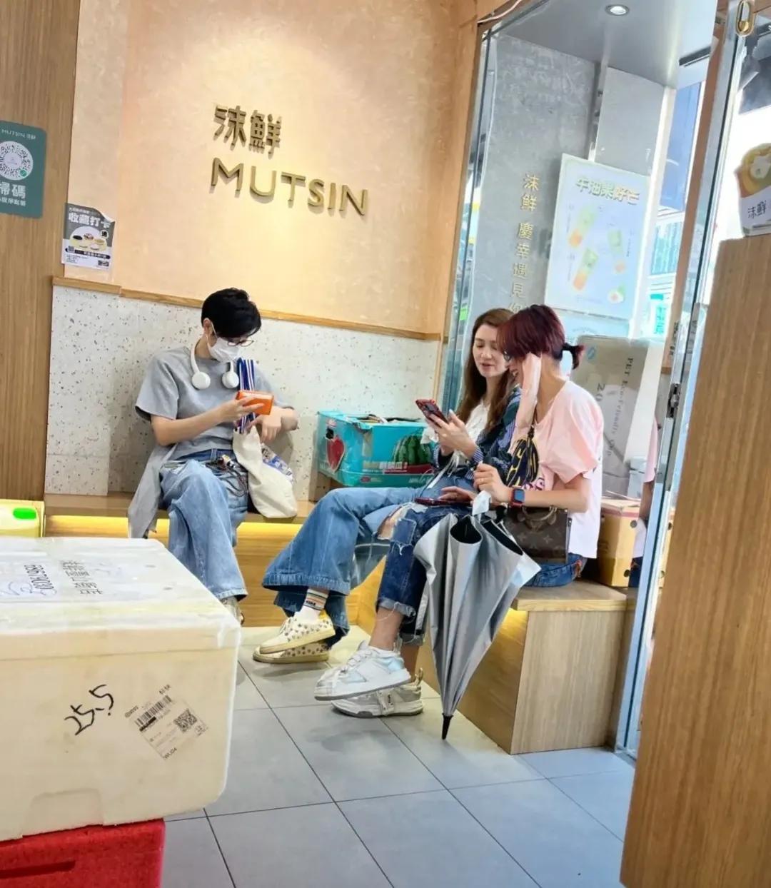 蔡少芬、洪欣、陈法蓉
三大美女在澳门逛街被偶遇
她们，你们最喜欢谁
我最喜欢蔡少