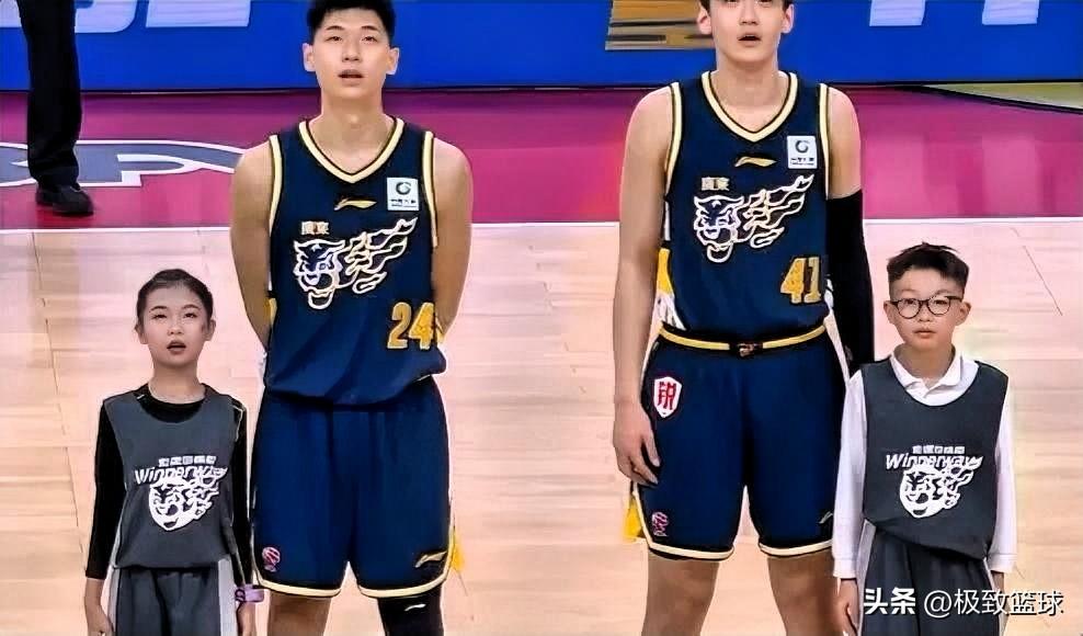 广东男篮喜从天降，新援崔永熙复出了

在今日广东对阵辽宁的比第一节比赛中，崔永熙