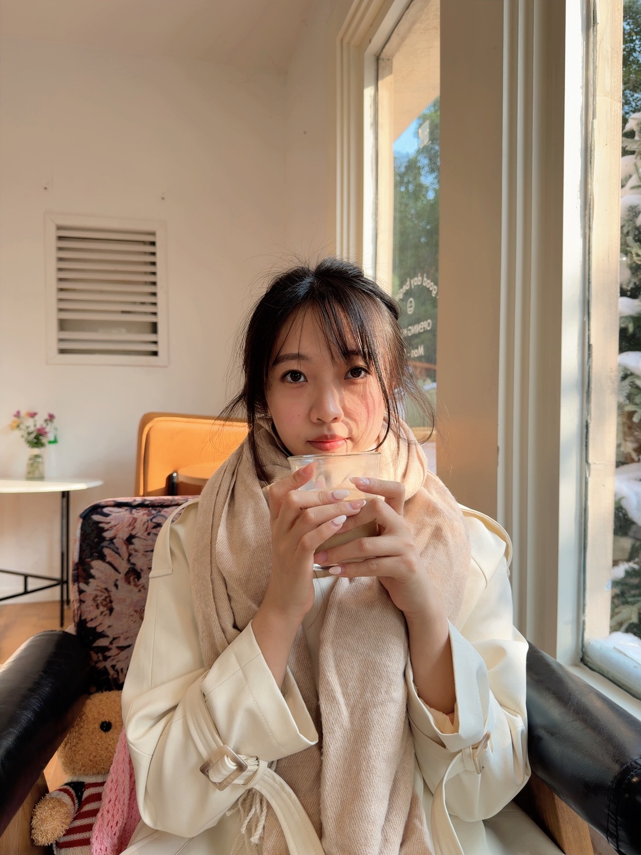 冬天的阳光 透过窗户 洒在我的身上 好温暖^ ^ 