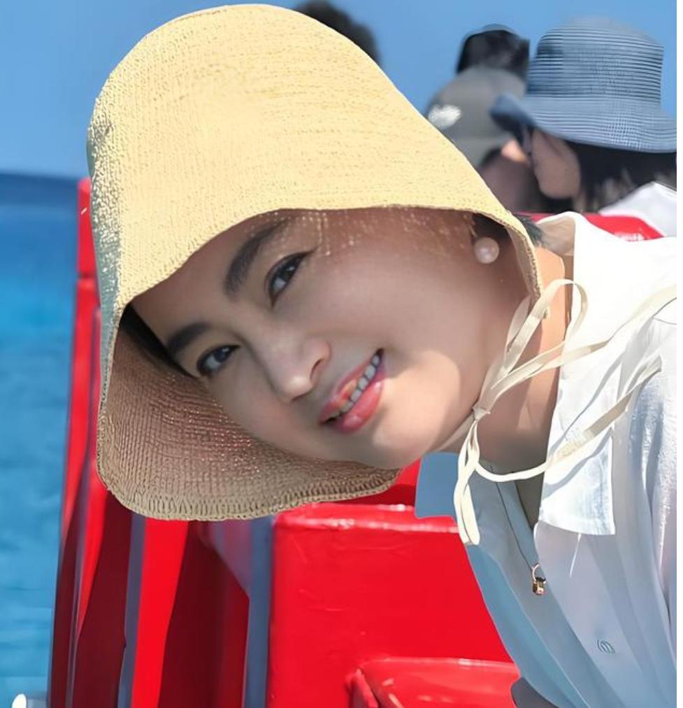 63岁李玲玉游西沙群岛！她看上去好年轻，以后不帮儿子儿媳带宝宝
娱乐