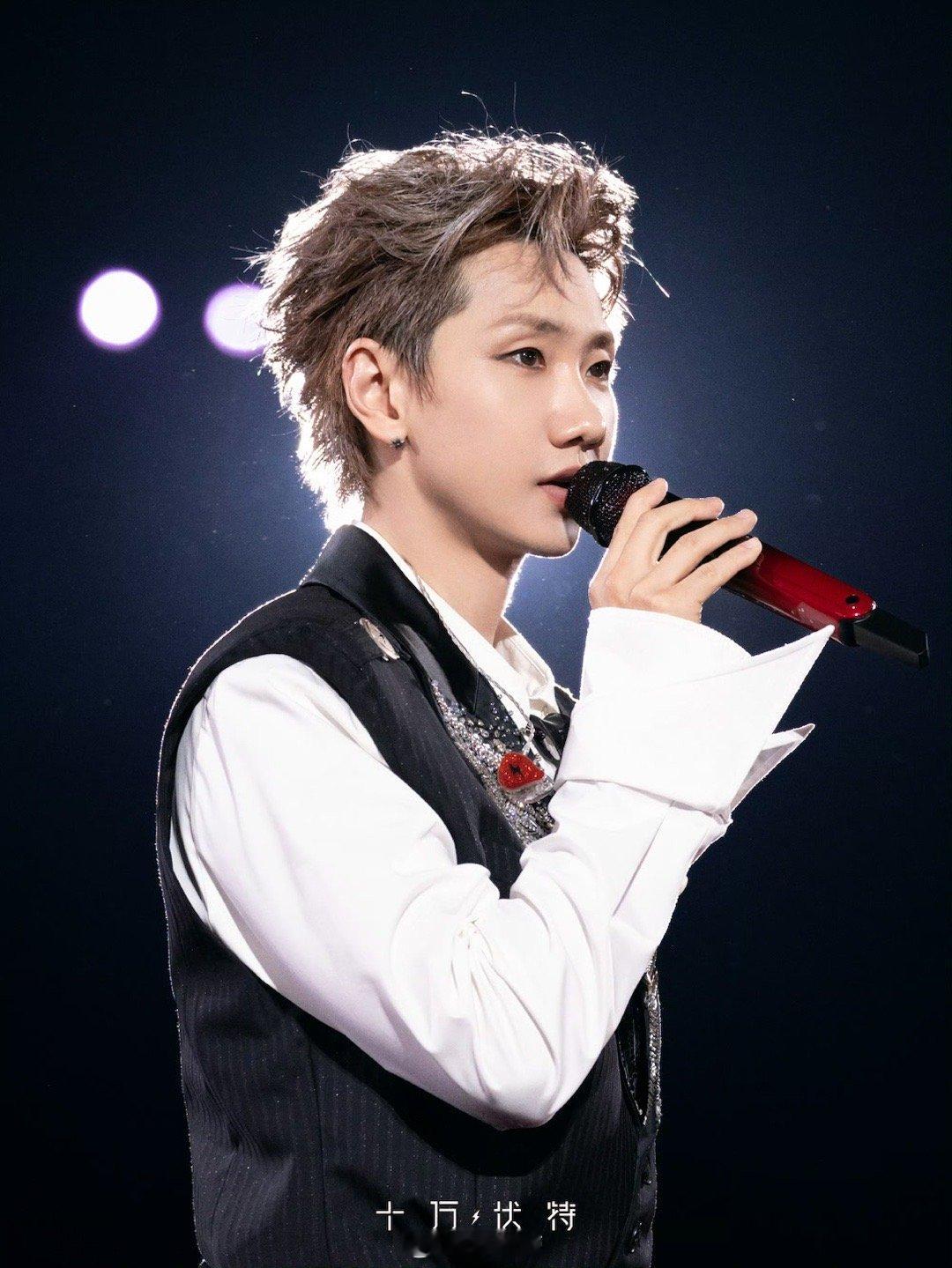 汪苏泷跨年talking长达十几分钟 这场完美的、私人订制般的talk，是他送给