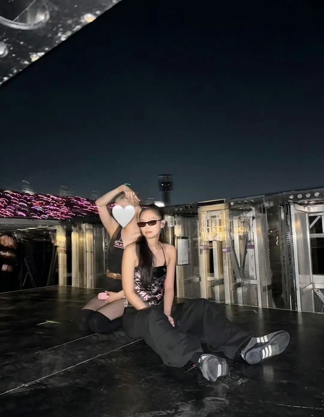 Jennie打码朴彩英，表情不好打码一下有什么大惊小怪[允悲] ​​​
