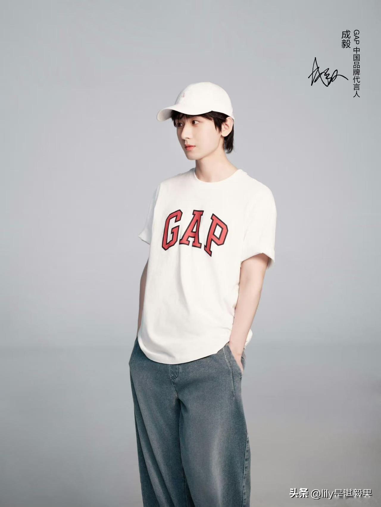 有人懂成毅这个姿势的含金量吗？看起来慵懒的双手插兜，特别放松的姿势，但是这个姿势