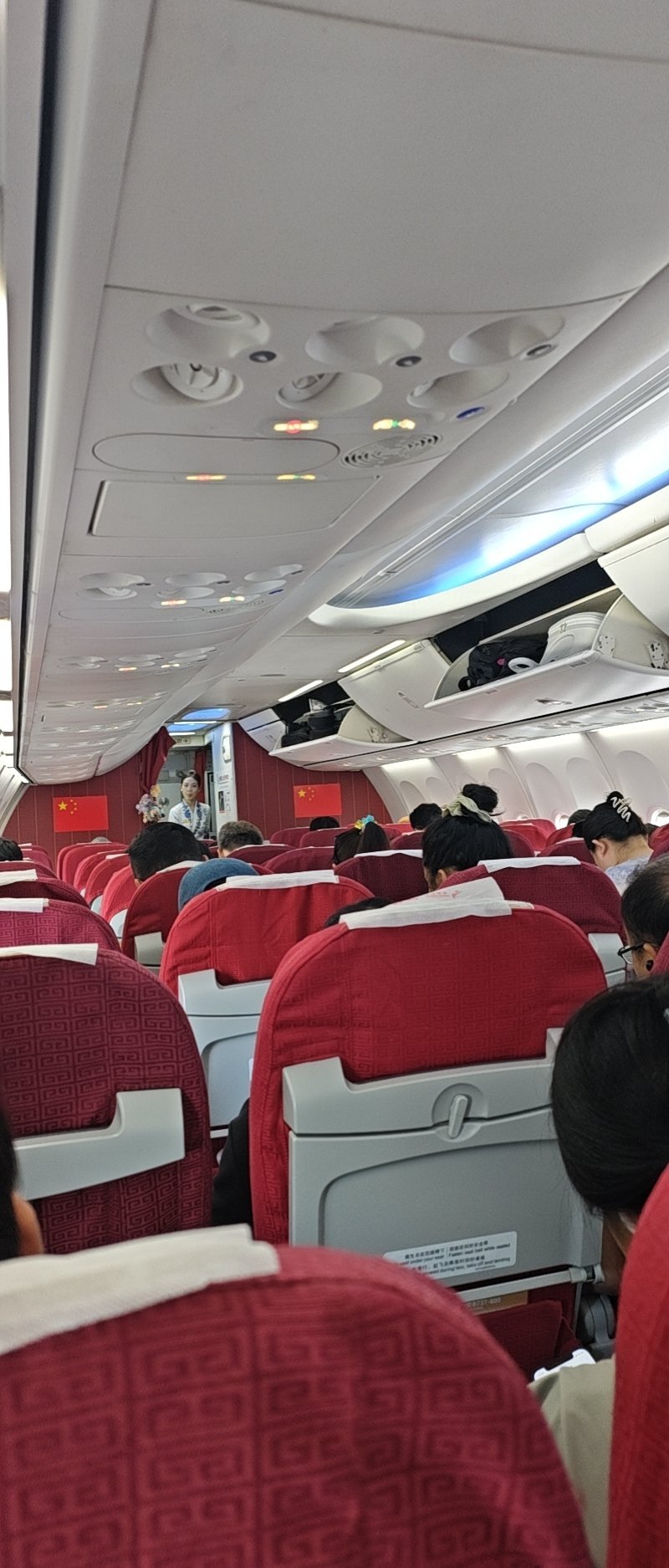 太累了，因为没有直达，就选的中转航班，本来想着留两个半小时时间，中转时间足足的，