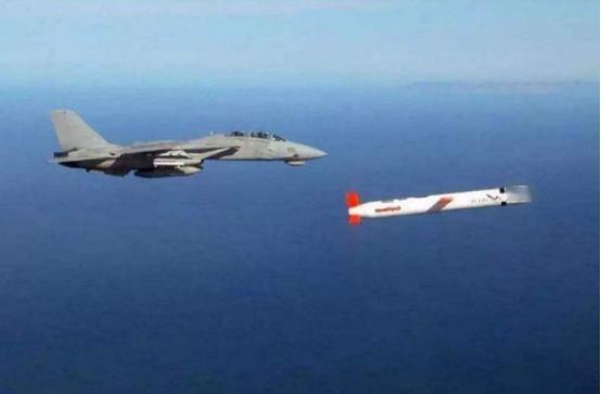 美国不知道该怎么办了，俄罗斯公开表示，战斧式巡航导弹就是一种过时武器！俄罗斯又与