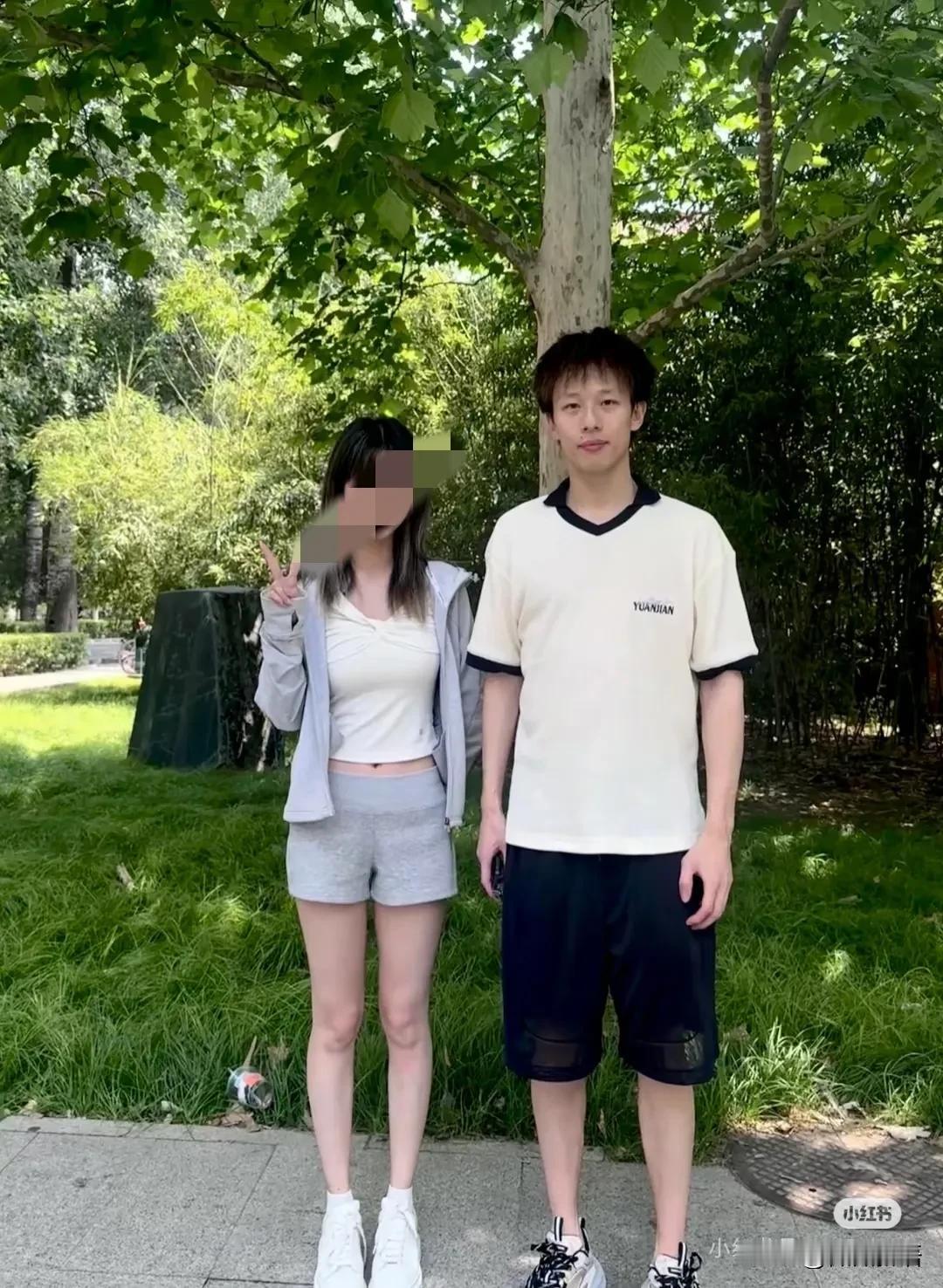 林高远今天在北体成了打卡点。
高远今天训练完，还去北体参加了黎俊辉的毕业典礼，黎