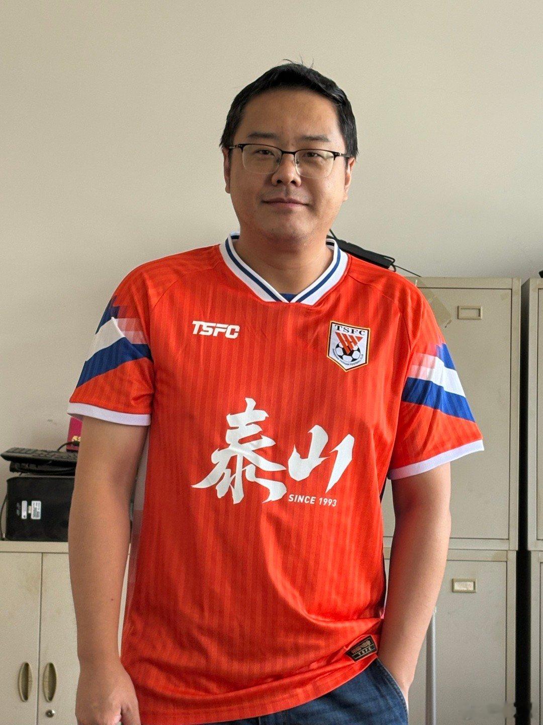 有点凸点，中国著名足球记者山东泰山…… ​​​