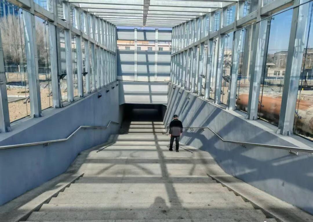 【必须点个赞！咱抚顺长春街道口新修这桥，可太方便了！】雷锋城里雷锋多
近日，沈佳