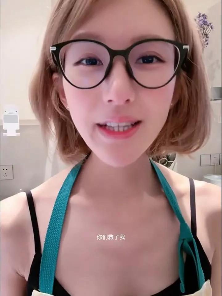 赵露思可真是个马大哈小姐姐，昨晚直播做饭，竟然忘记了关煤气，还好网友及时提醒了她