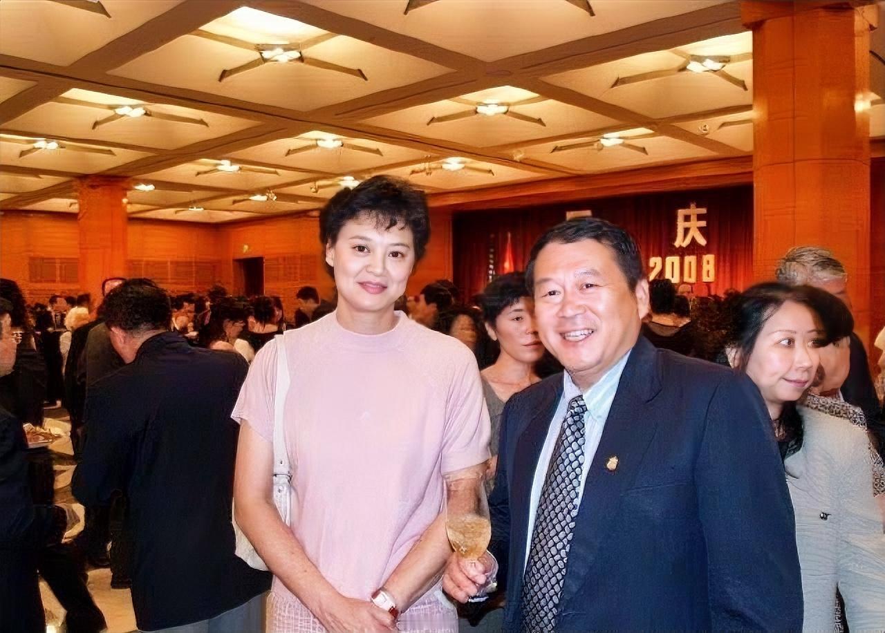 周晓兰：丈夫是男排名将，巅峰时期，为爱辞官，赴美和丈夫团聚，如今69岁，现状如何
