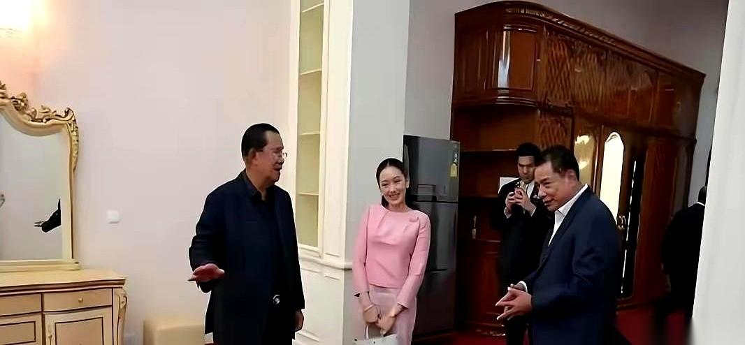 一辈子打下的江山，亲手交到儿子手里，图个啥？
图个他扭头就想把咱家最重要的那根柱