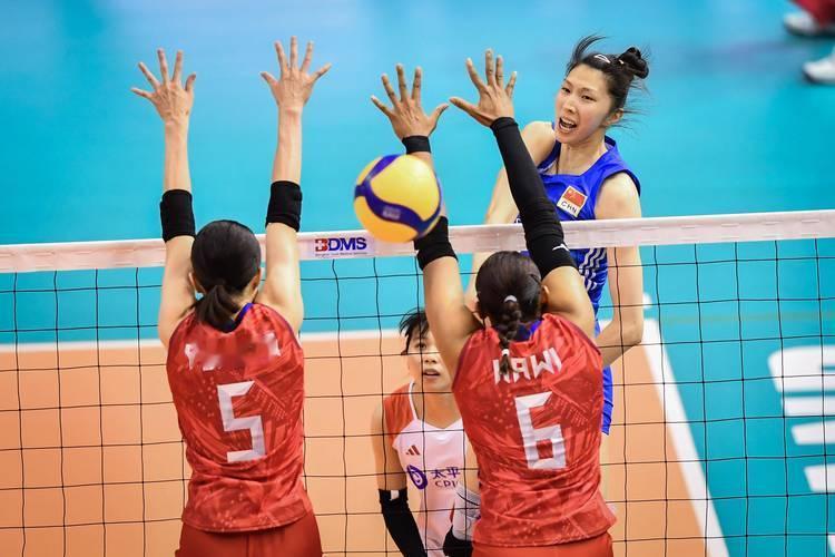 争当核心的吴梦洁也很无奈

中国女排亚运会首秀以3比0完胜对手取得开门红。本场比