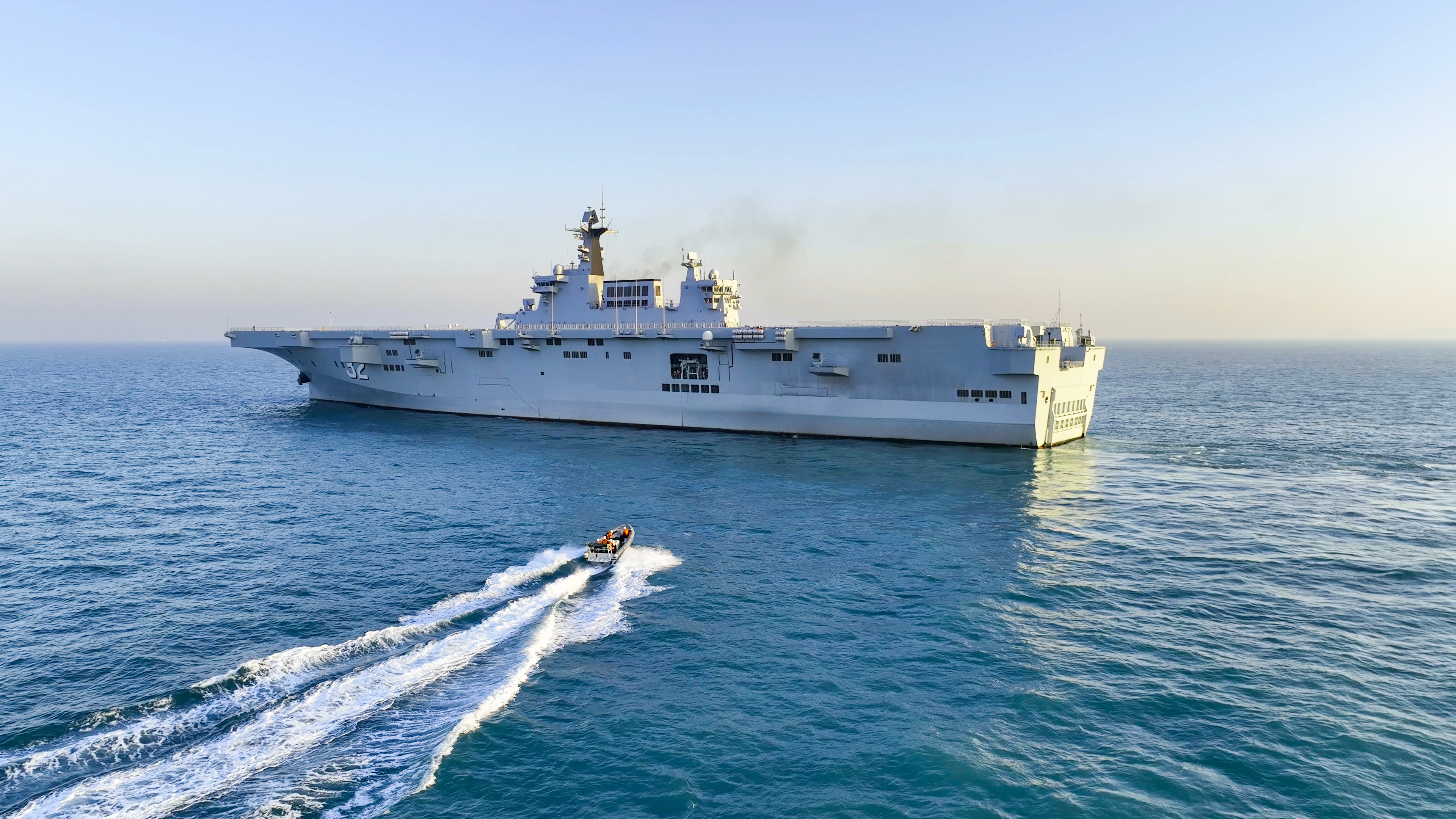 32广西舰、904高邮湖舰高清顶视图广西舰实战化训练大片感满满