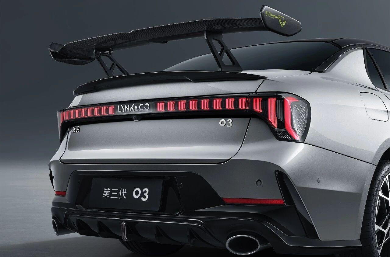 外观足够拉风！第三代领克03大尾翼版官图日前，领克发布了第三代领克03“大尾翼版