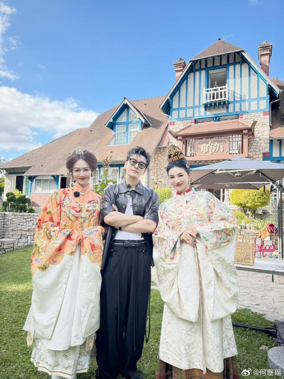 #黄奕姜妍汉服一个像皇上一个像皇后#  昨晚播出的《中餐厅》汉服游园会，和身着华
